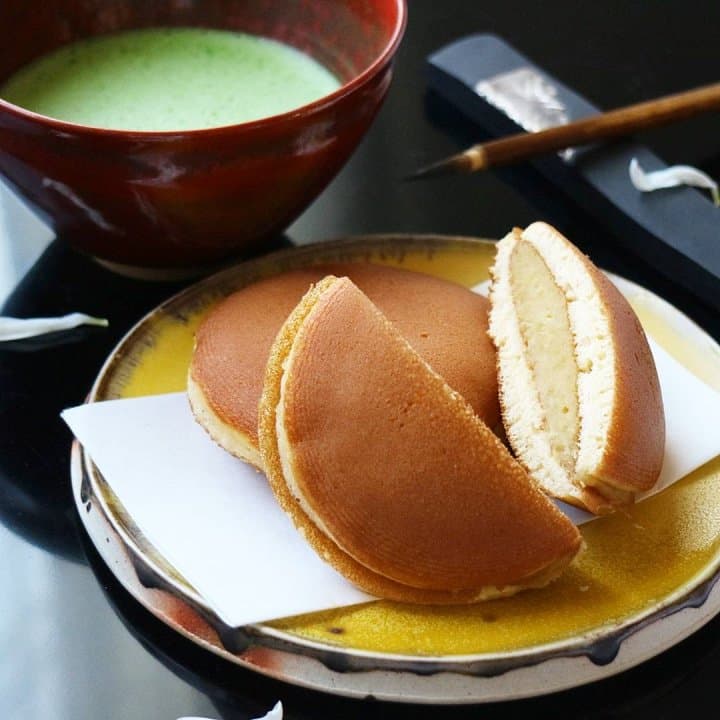 An Encyclopedia Of Japanese Sweets - Wagashi And Snacks