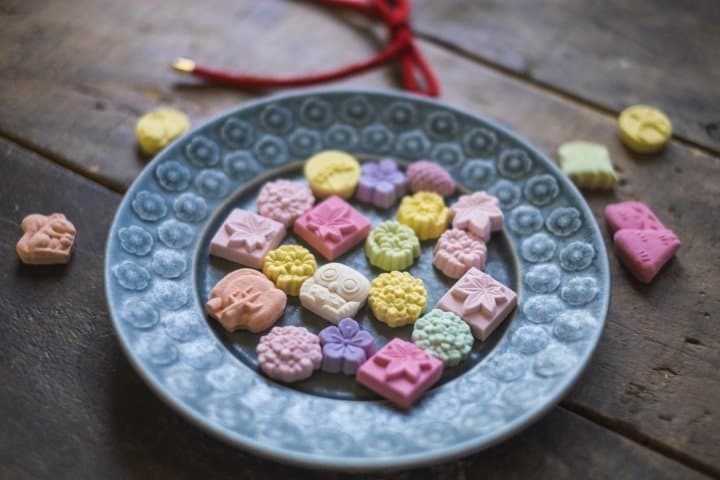 An Encyclopedia Of Japanese Sweets - Wagashi And Snacks