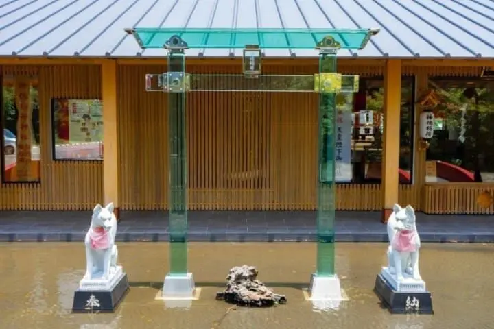 鳥居不只朱紅色！盤點日本9種顏色鳥居 隱世神社竟藏七彩鳥居