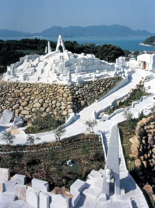 日本絕美秘境！白色大理石之城 打卡必去的隱藏版景點 