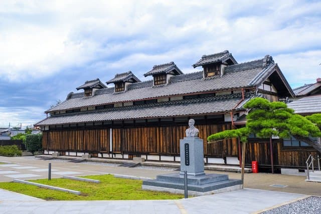 世界遺産「富岡製糸場」ってどんなところ?絹産業の史跡を巡る、歴史ロマン旅へ出発!