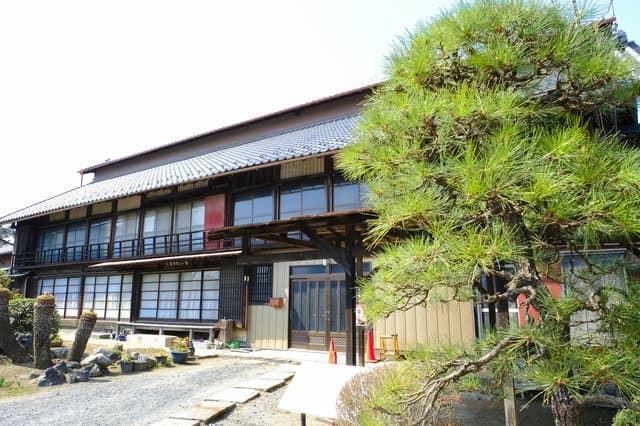 「絹の道」をドライブ。神社仏閣と絹産業遺産をまわろう