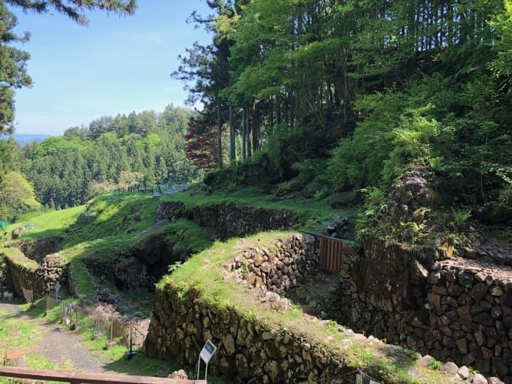 「絹の道」をドライブ。神社仏閣と絹産業遺産をまわろう