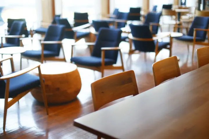 東京 皇居外苑星巴克「Greener Stores」店內