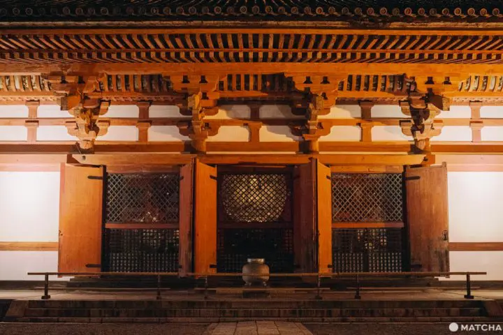 秋の京都「東寺」特別拝観。闇夜の幻想的な紅葉