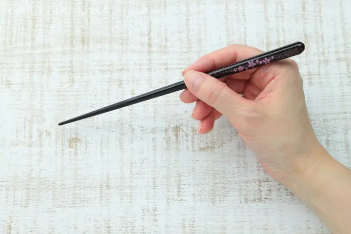 人(ひと)に聞(き)くのはちょっと恥(は)ずかしい、お箸(はし)の持(も)ち方(かた)と基本(きほん)的(てき)なマナー５つ