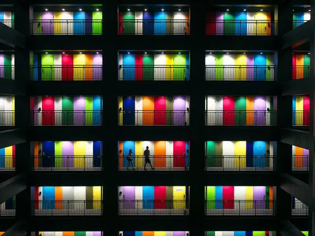 the SOHO 台場 彩色大樓