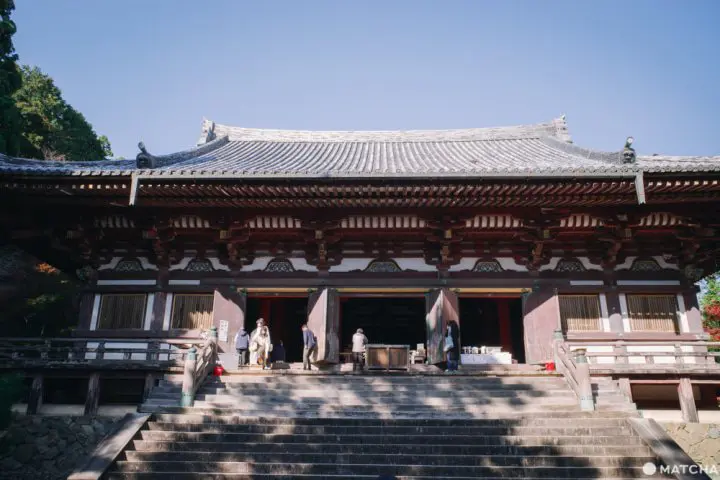 自然豊かな京都・神護寺。名物のかわらけ投げと美味しい食事