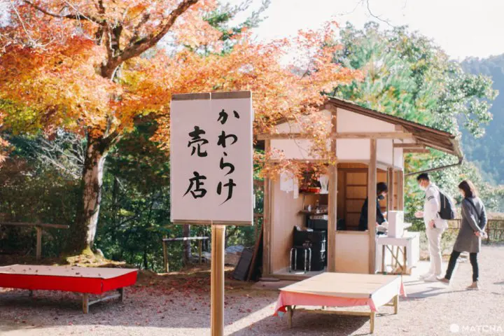 自然豊かな京都・神護寺。名物のかわらけ投げと美味しい食事
