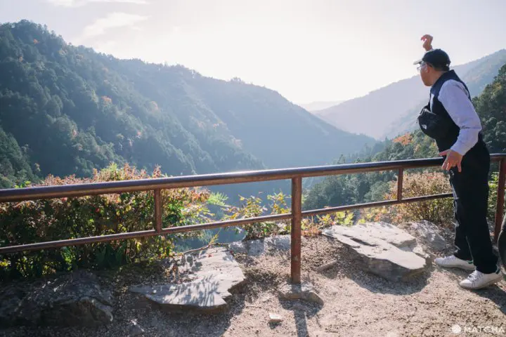 自然豊かな京都・神護寺。名物のかわらけ投げと美味しい食事