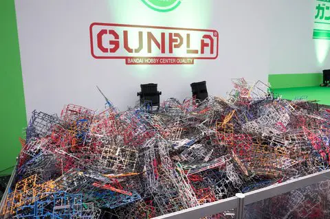 模型組完別急著丟!「鋼彈R作戰FINAL 2021」回收零件框架,成為1/1壯觀鋼彈頭!