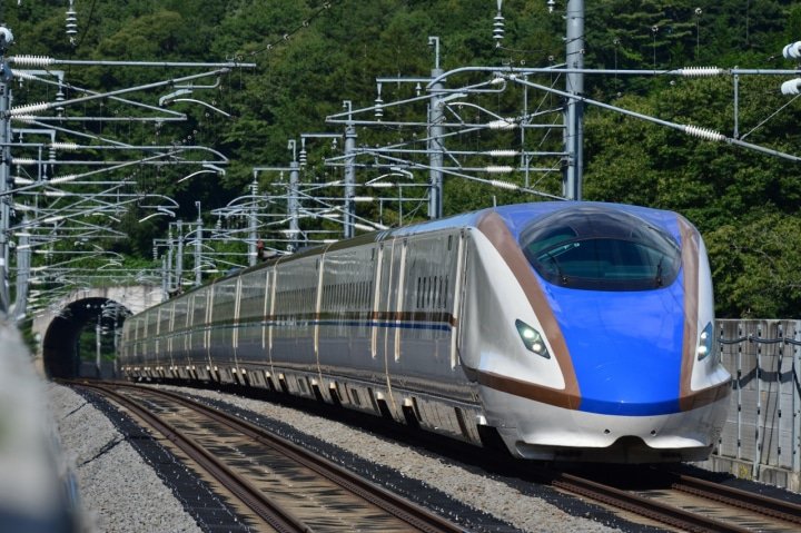 新幹線E7