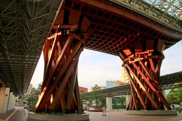 『金澤景點』藝術感滿點！超有看頭的金澤車站