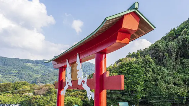 【絕景】日本最難丟香火錢的「元乃隅稻成神社」