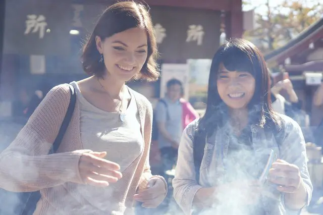 【淺草】為什麼來到淺草寺的人們要把香的煙霧往身上招呼？