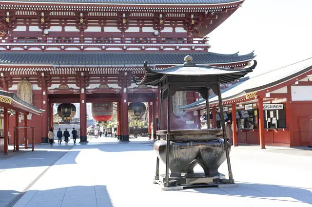 【淺草】為什麼來到淺草寺的人們要把香的煙霧往身上招呼？