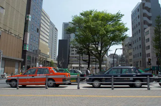 <ruby>日本<rt>にほん</rt></ruby>の　タクシーの　<ruby>乗<rt>の</rt></ruby>り<ruby>方<rt>かた</rt></ruby>と　<ruby>便利<rt>べんり</rt></ruby>な　<ruby>アプリ<rt>app</rt></ruby>を　<ruby>紹介<rt>しょうかい</rt></ruby>します