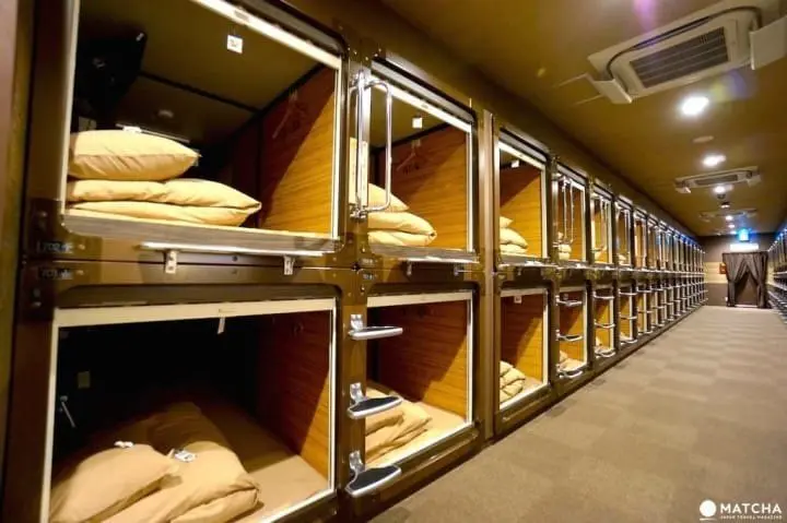 Hospédate en un Hotel Cápsula Japonés Por un Bajo Precio