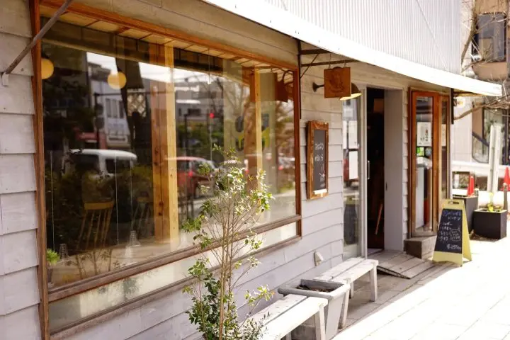 【鎌倉】車站旁鬧中取靜的日式早餐店『食堂COBAKABA』