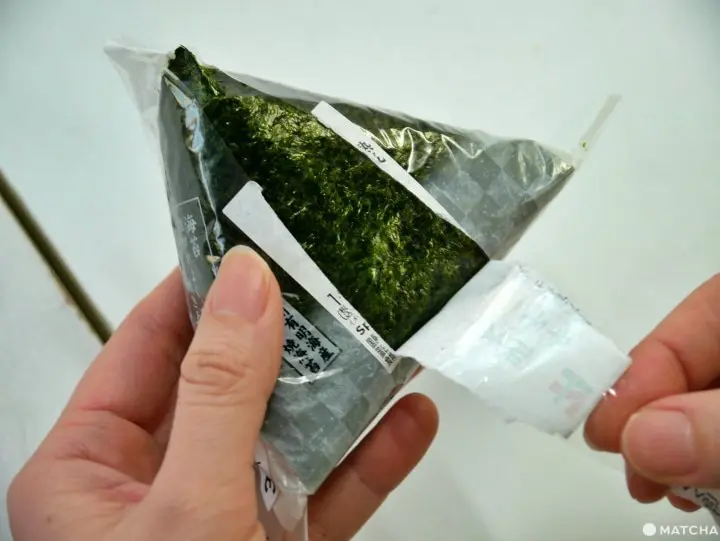 コンビニおにぎりの開け方1・2・3!
