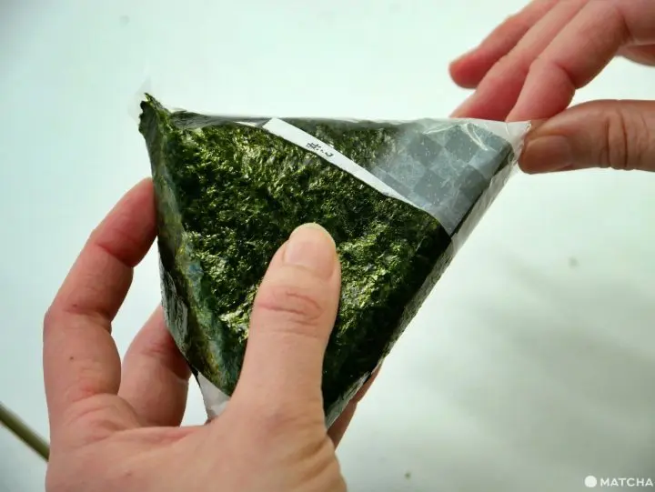 コンビニおにぎりの開け方1・2・3!