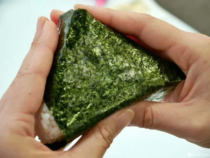 コンビニおにぎりの開け方1・2・3!