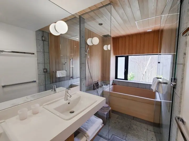 The Ryokan by the Gate: Kaminarimon Ryokan in Asakusa