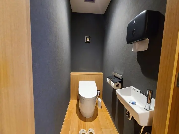 The Ryokan by the Gate: Kaminarimon Ryokan in Asakusa