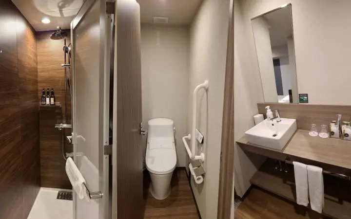 Cocoon Papers and the Bell Clock Tower: Hotel Kazusaya in Nihonbashi