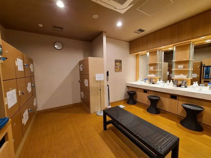 Cocoon Papers and the Bell Clock Tower: Hotel Kazusaya in Nihonbashi