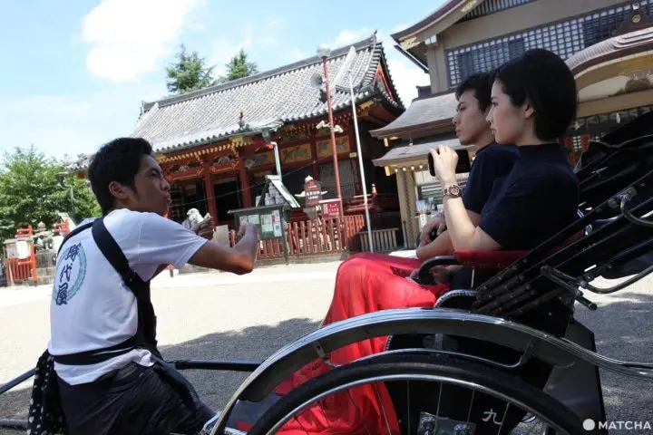 浅草観光の定番！ 人力車に乗って快適な旅を