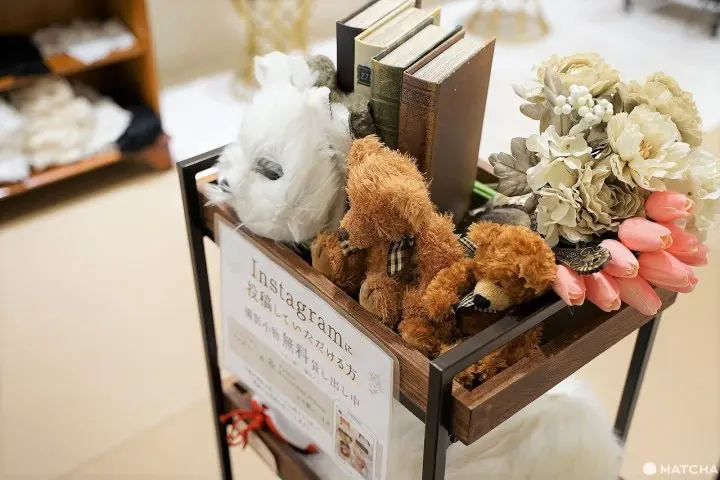 Asakusa Taisho Romankan: Chic Kimono Styling and Colorful Desserts