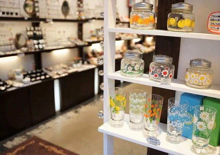 Asakusa Taisho Romankan: Chic Kimono Styling and Colorful Desserts