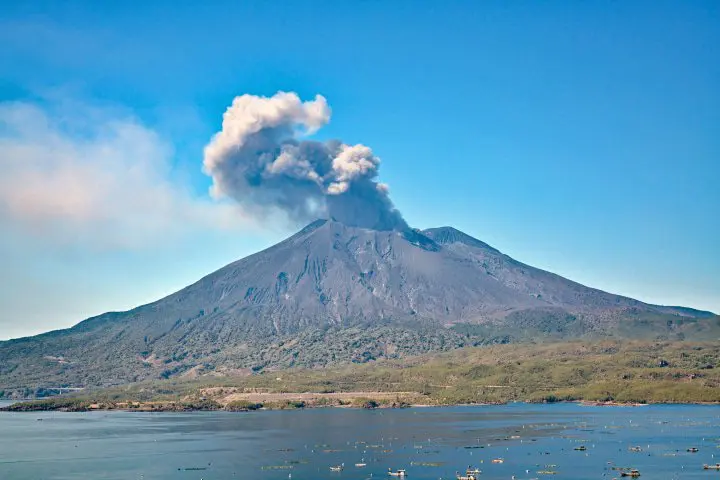 旅行前に確認！日本の自然災害～地震、台風など注意事項と対処法～