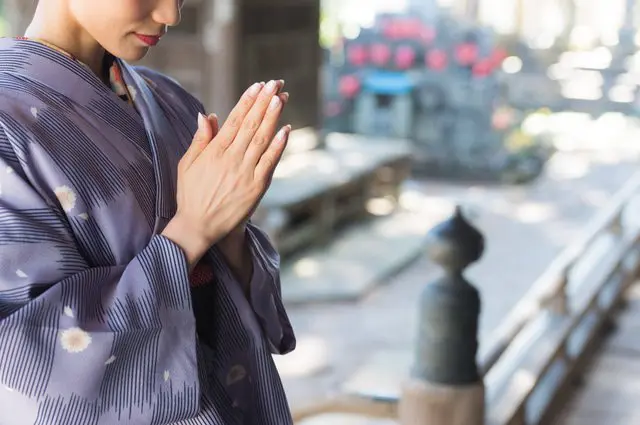  Hatsumode: Usher in Good Luck at a Shrine or Temple on New Year's