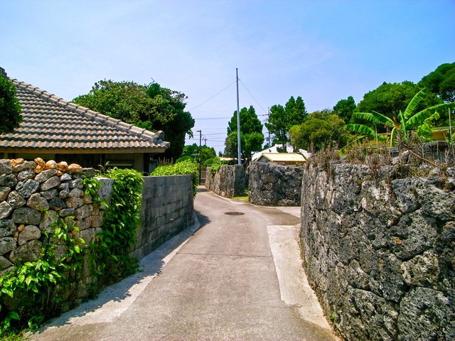 那覇から日帰りも可能 昔ながらの沖縄が残る島 久高島 Matcha 訪日外国人観光客向けwebマガジン 那覇から日帰りも可能 昔ながらの沖縄が残る島 久高島 Matcha 訪日外国人観光客向けwebマガジン