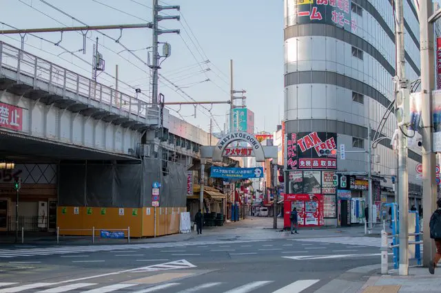 มาช็อปของลดราคาที่ตลาดอะเมะโยโกะกัน ที่ๆ คุณจะได้สัมผัสถึงบรรยากาศถนนร้านค้าสมัยก่อน