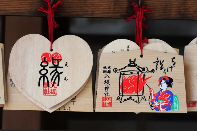 「ศาลเจ้ายาซากะ」แหล่งขอพรด้านความรักย่านกิองในเกียวโต