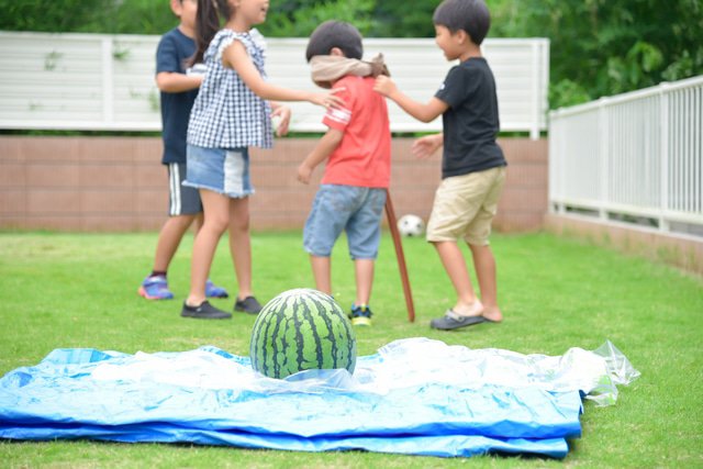 日本のことば事典 スイカ割り Matcha 訪日外国人観光客向けwebマガジン
