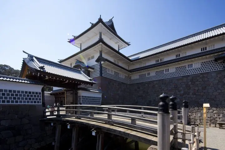 日本のお城の美しさに感動！金沢城で見るべき3つの門