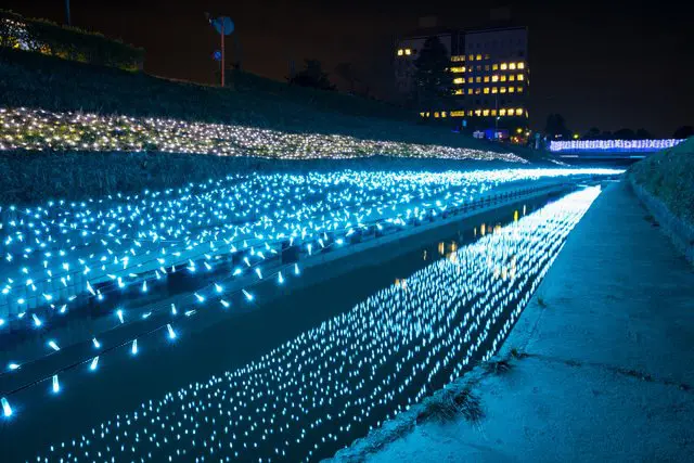 <ruby>一年<rt>いちねん</rt></ruby>に <ruby>一回<rt>いっかい</rt></ruby> <ruby>星<rt>ほし</rt></ruby>に <ruby>願<rt>ねが</rt></ruby>います。<ruby>関東<rt>かんとう</rt></ruby>の 「<ruby>七夕<rt>たなばた</rt></ruby>まつり」 5つ