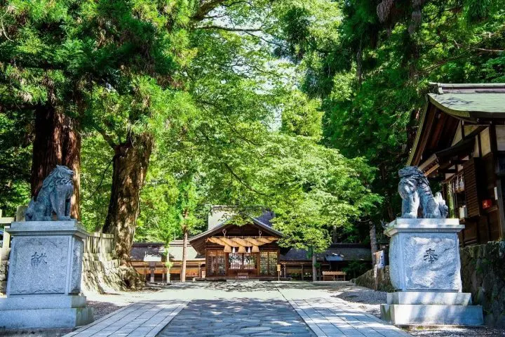 Lake Suwa in Nagano: Seasonal Activities and 5 Great Places to Visit