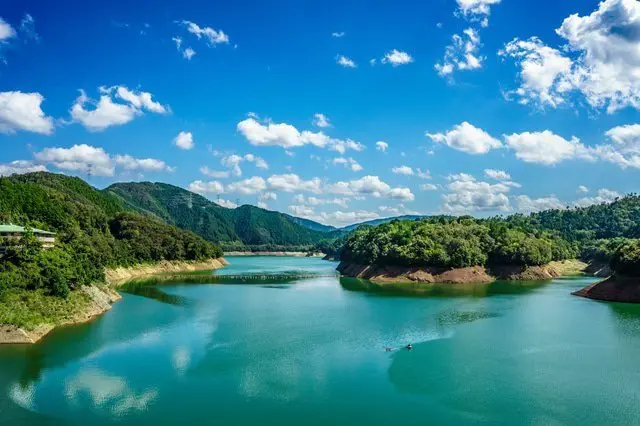 <ruby>新幹線<rt>しんかんせん</rt></ruby>と　<ruby>夜行<rt>やこう</rt></ruby>バス(Night Bus)　どちらが　いい？　<ruby>東京<rt>とうきょう</rt></ruby>から　<ruby>京都<rt>きょうと</rt></ruby>への　<ruby>行<rt>い</rt></ruby>き<ruby>方<rt>かた</rt></ruby>