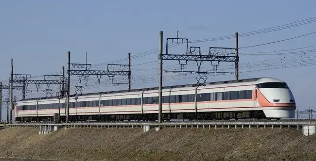東武100系電車 SPACIA