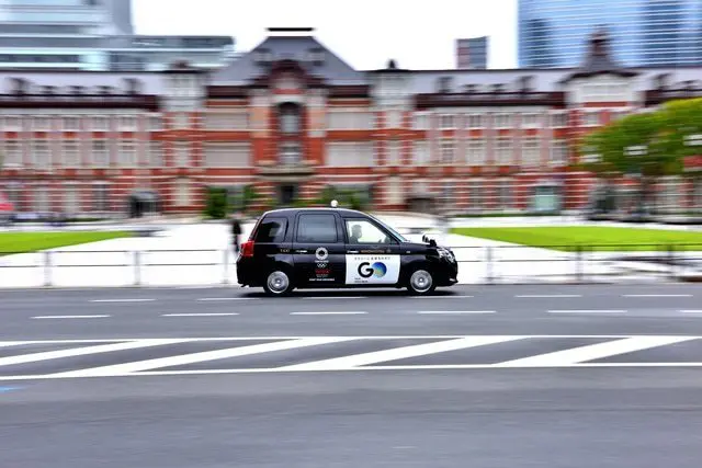 Train, Bus, or Taxi? Taking Public Transportation from Ueno to Tokyo Station 