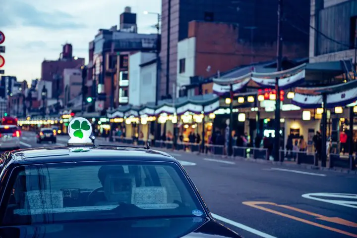 マニアックな京都はタクシーで学べる！「英会話ガイド付きハイヤー」とは