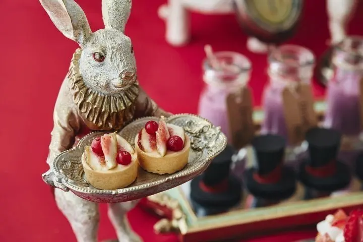 Join Alice’s Black and Red Tea Party! This Fall at Hilton Hiroshima