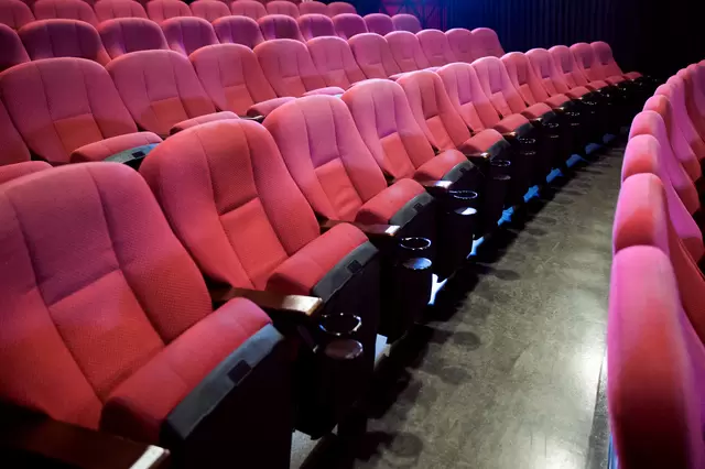 夜(よる)遅(おそ)くまで 遊(あそ)ぶことが できます。 東京(とうきょう)の 夜(よる)は 六本木(ろっぽんぎ)ヒルズ(hills)へ 行(い)きましょう