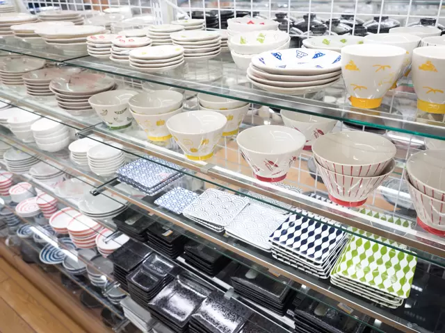 和雑貨から文房具まで。100円ショップで人気の日本みやげ10選