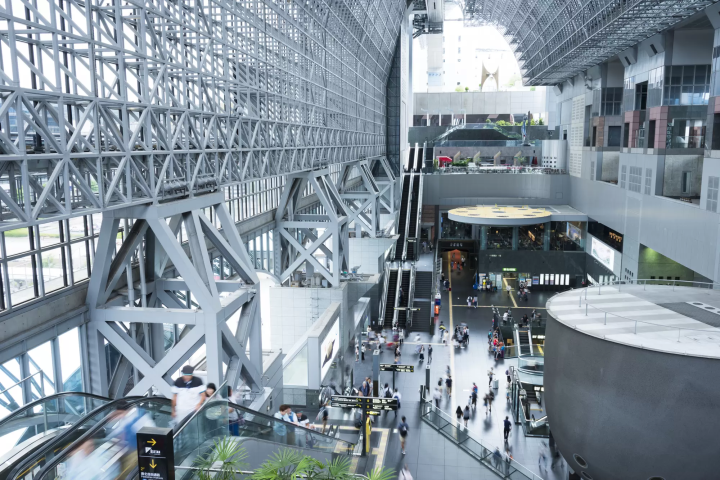 古都観光への玄関口「京都駅ビル」